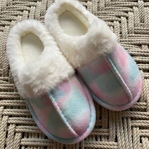 Girls slippers size 11-12